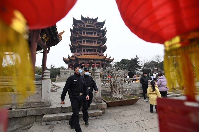 武漢市公安局武昌區分局黃鶴樓派出所組織民警加大巡邏防范力度