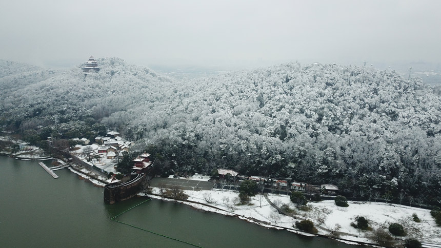 東湖綠道雪景。東湖文旅供圖