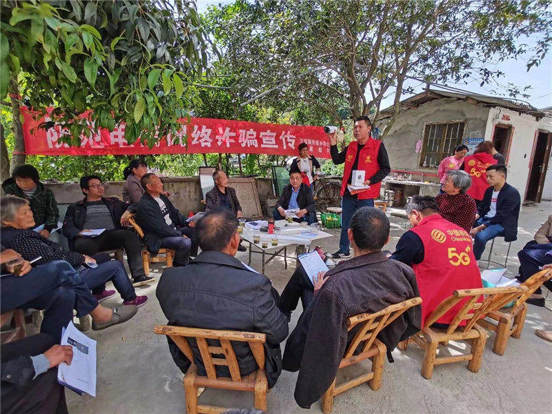湖北移动关爱老年群体进村入户普及防范电信诈骗知识