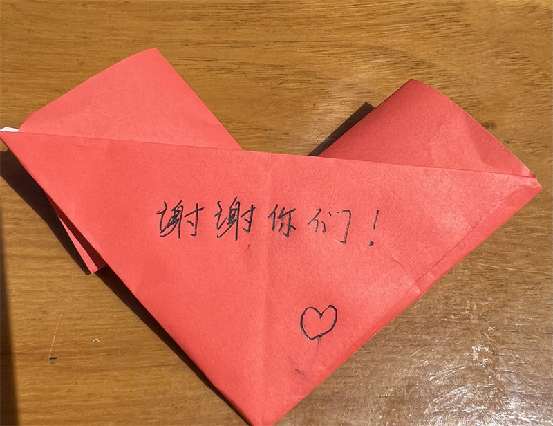 上海市民為湖北省婦幼保健院醫療隊送上“愛心”。受訪者供圖