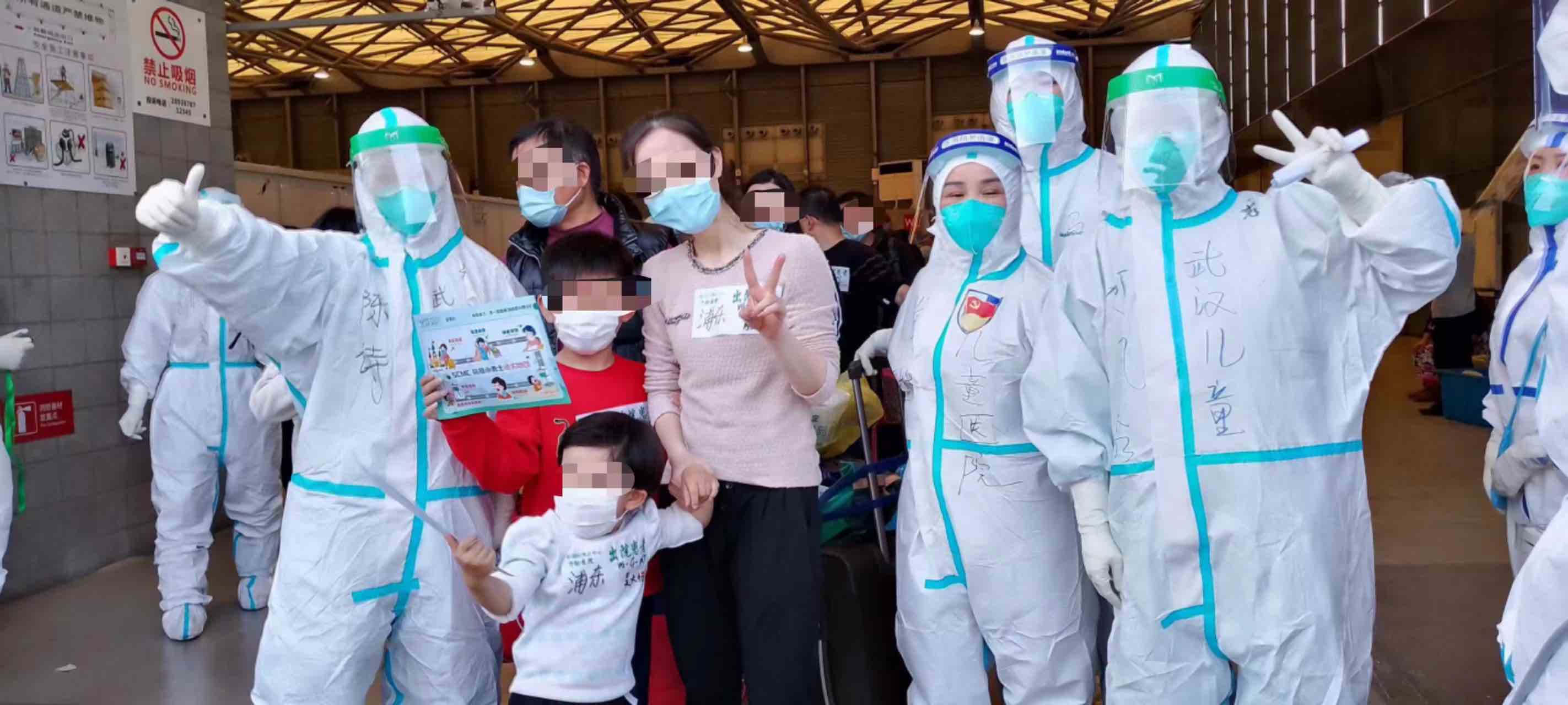 上海親子艙首批兒童出艙。受訪者供圖