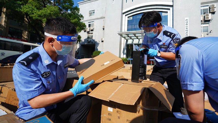 武漢警方查獲368箱詐騙工具 斬斷黑色利益鏈條