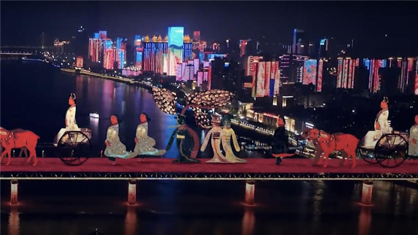 千年文物江上游 博物館之夜點亮武漢兩江四岸。