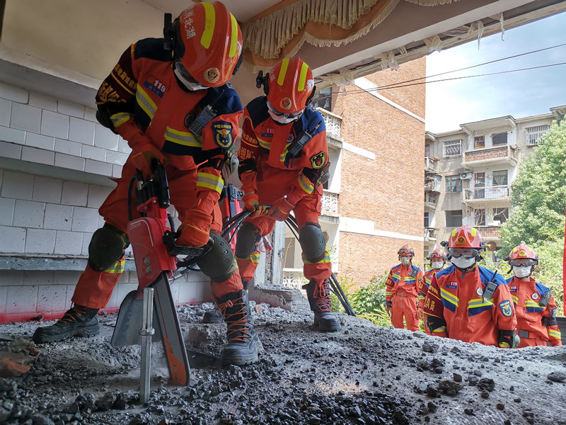 “汉十联动—2022”地震救援跨区域实战拉动演练。张小龙摄