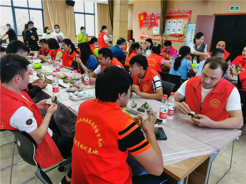 武汉市武昌区紫阳街:粽叶飘香迎端午 民族团结话情深