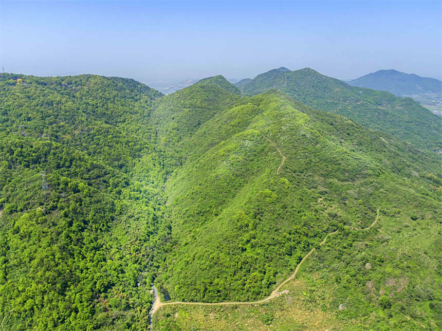 位於岳石洪村的天然大峽谷舉人溝。胡戰軍攝