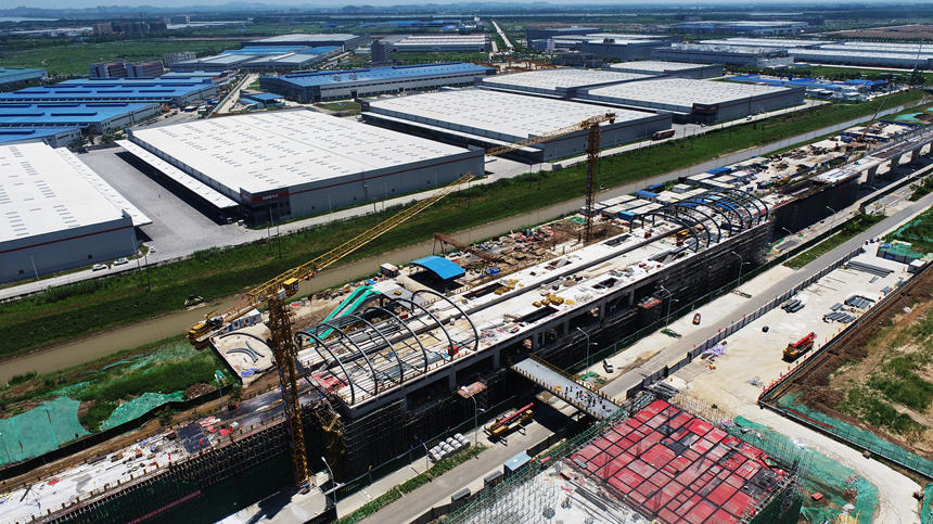 �人����16���߶��ڹ����Ҹ�԰·վ�����ֳ�������ʩ����æ���人�������Ź�ͼ