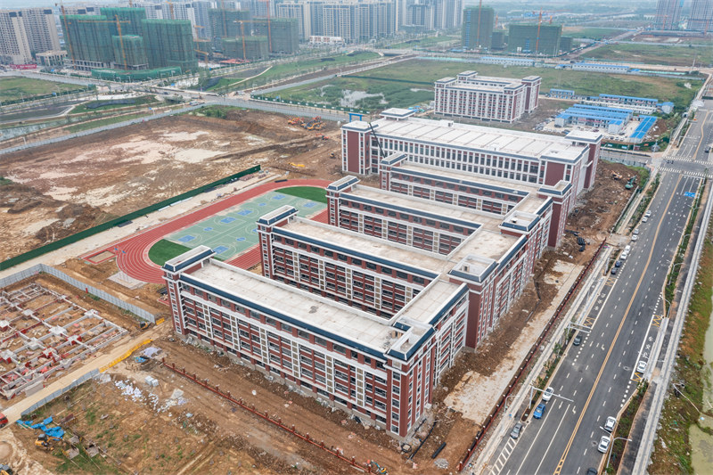 在建中的華中師范大學臨空港實驗學校。