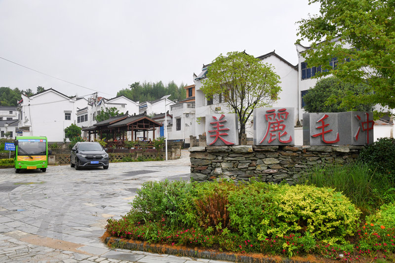 美丽乡村凤凰镇毛冲村。叶东辉摄