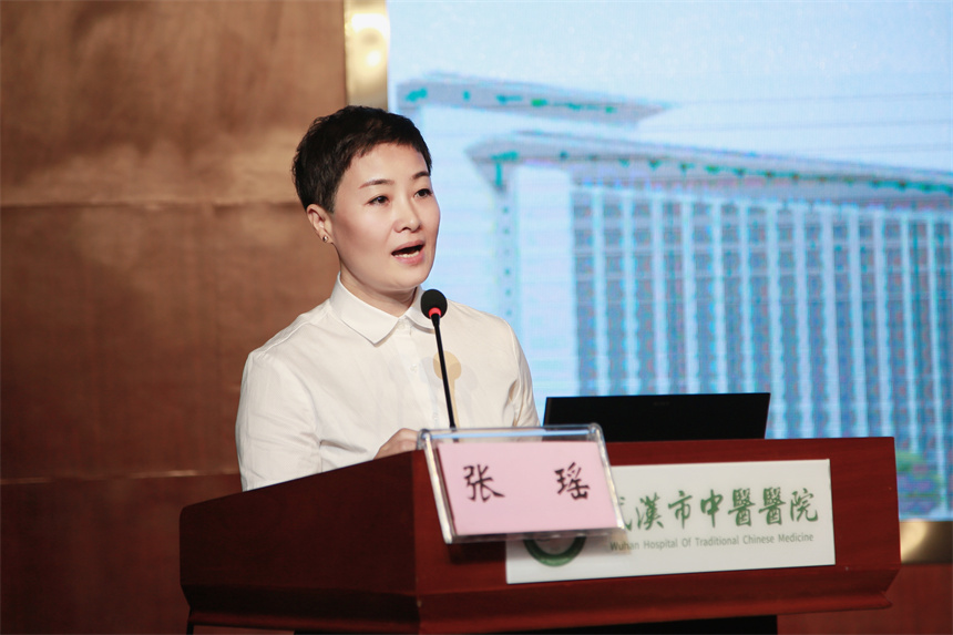 武汉市中医医院院长张瑶作清廉医院建设阶段报告。