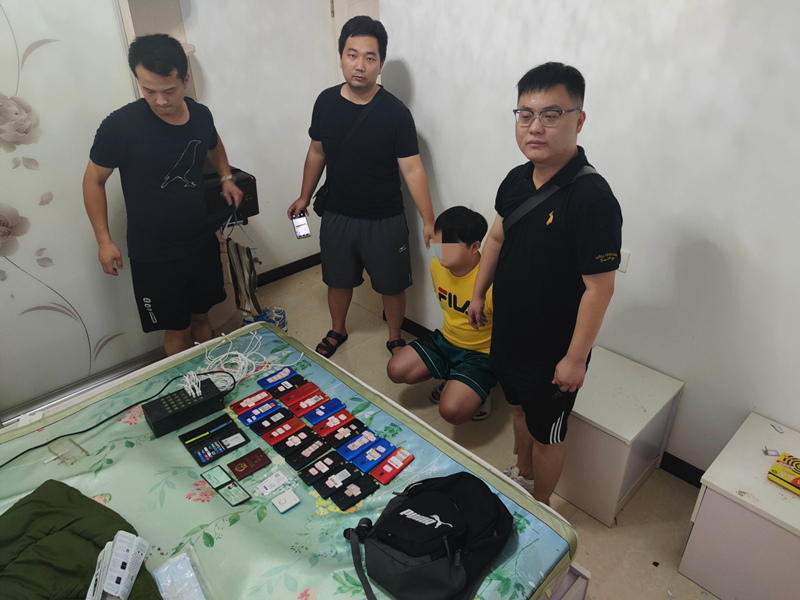 黄石港分局捣毁一个电诈跑分窝点。郭昊摄