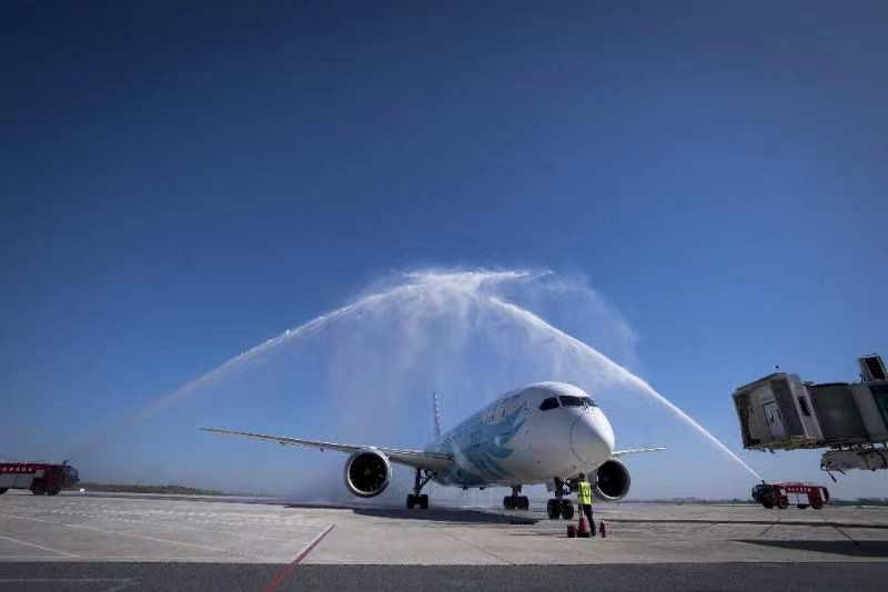首架宽体机入驻天河国际机场。