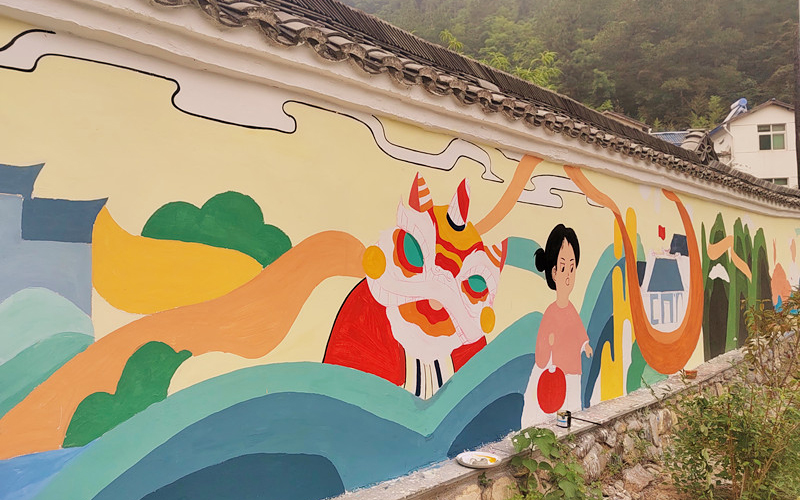 湖北十堰茅箭区：手绘文化墙扮靓新农村