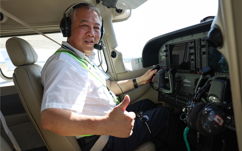 湖北省襄陽市，吳光輝駕駛駕駛賽斯納C-172飛機。
