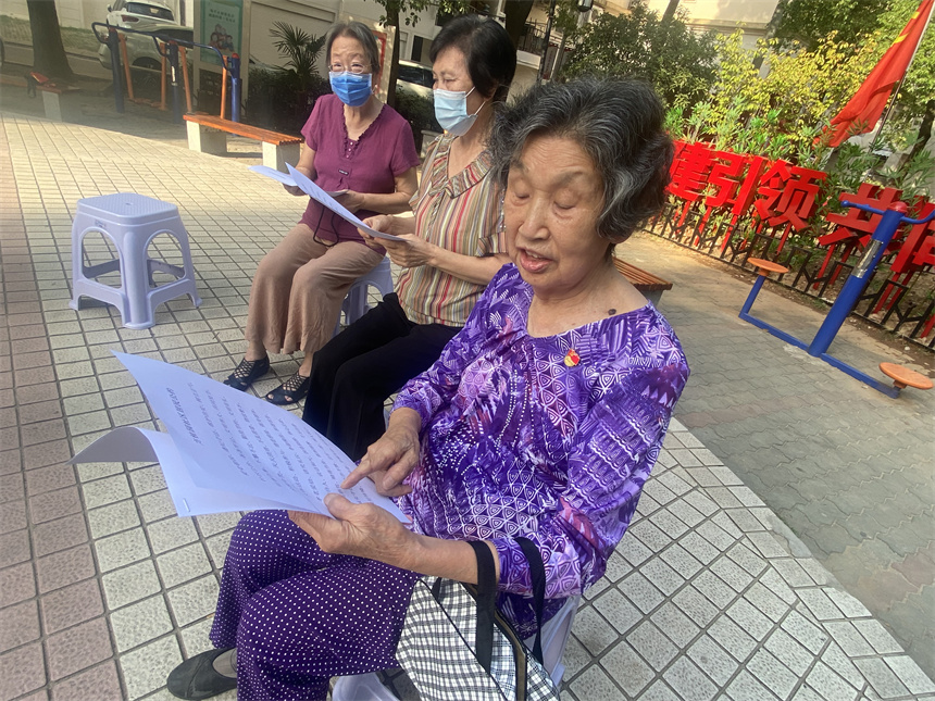 东书兰提出意见建议。