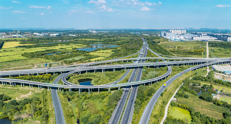 过境东西湖的硚孝高速成为汉孝一体化的重要交通通道。