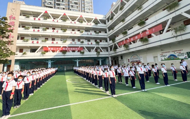 硚口区红旗村小学开展烈士纪念日红色主题活动。