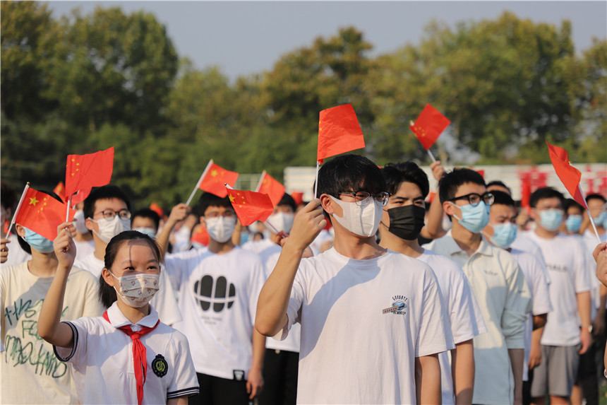 升国旗、诵诗歌、唱红歌……高校学子花式表白【3】