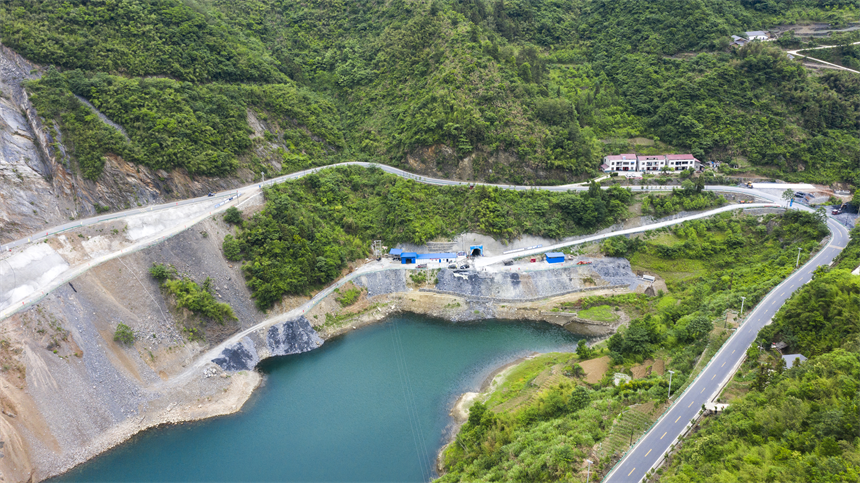 十堰市城区水资源配置工程进水口380和1＃施工支洞现场图