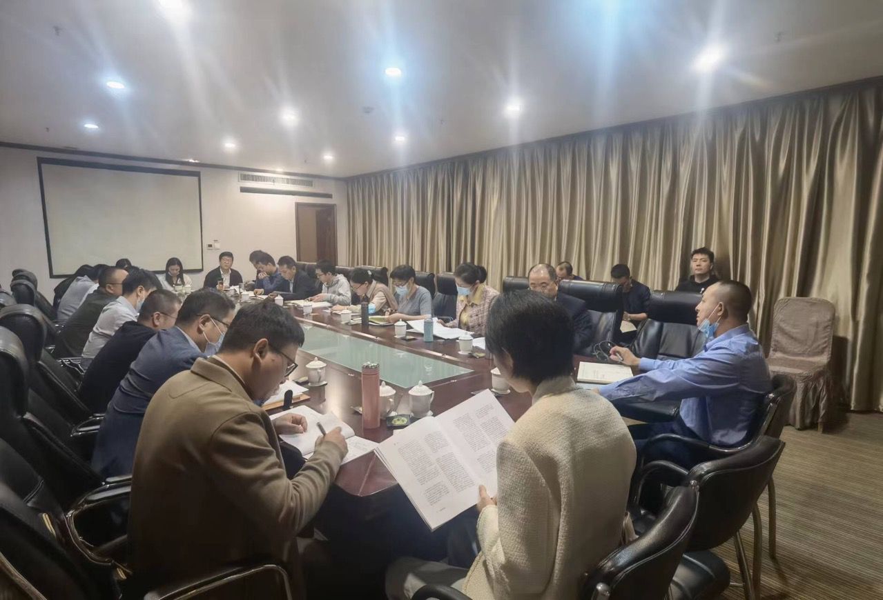 参训学员集中讨论交流促消化。