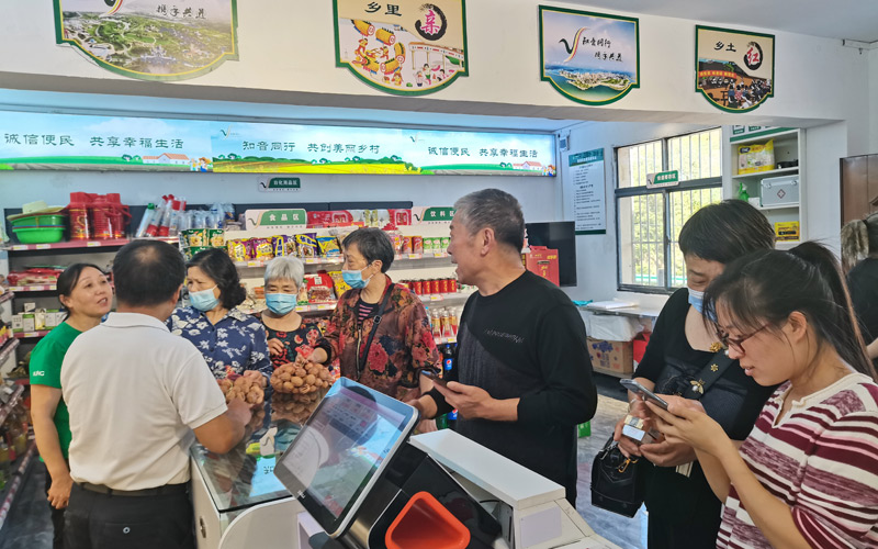 商店的“”蝶变，让沈兆有的商店生意大有改观。