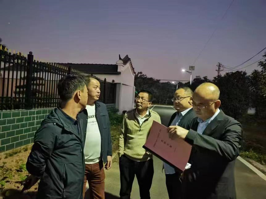 调研走访收集群众意见。