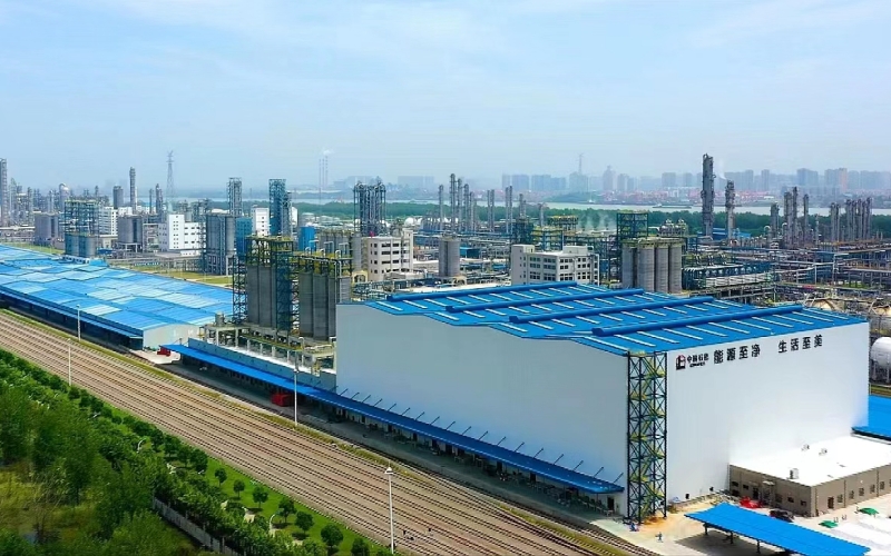 中国电信携手中韩石化打造华中地区5G全连接智慧工厂示范企业。