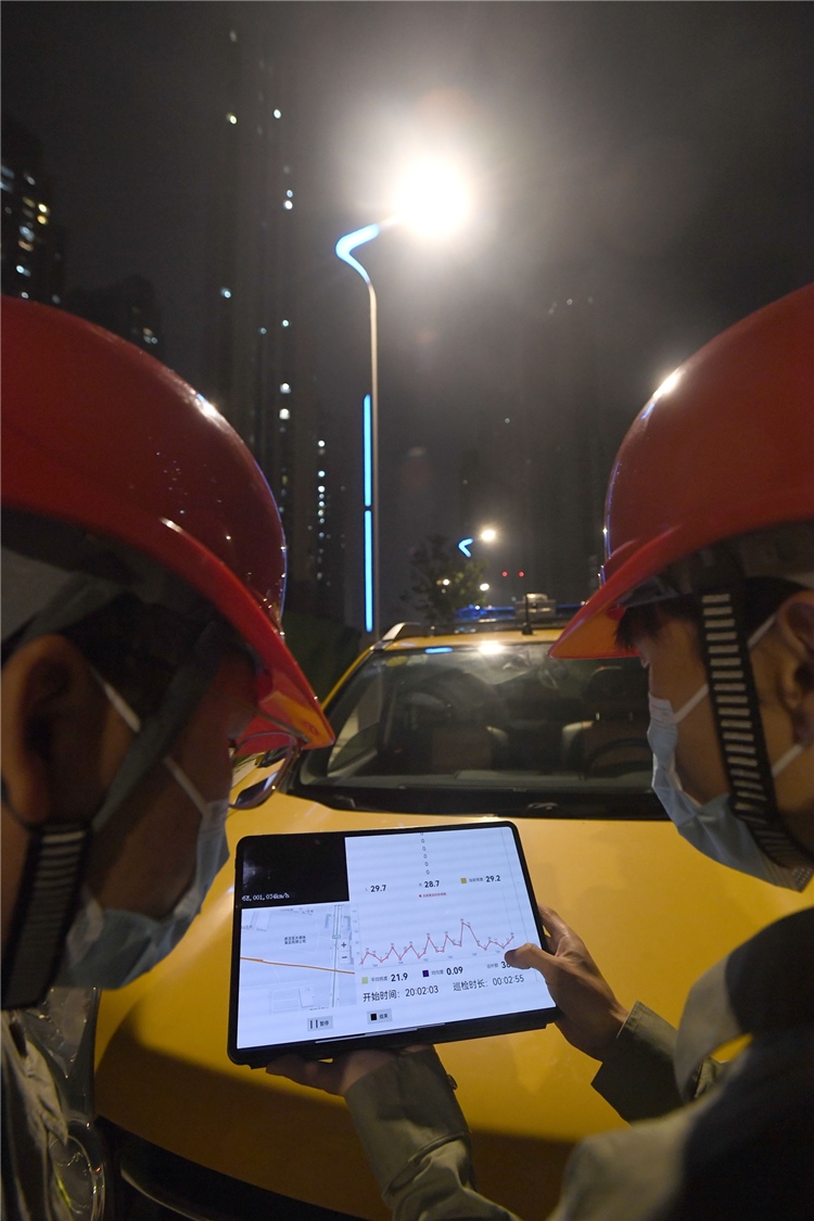 新型车载道路照明检测系统 。武汉供电公司供图