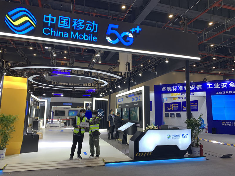 技术人员在现场提供高质量通信保障。
