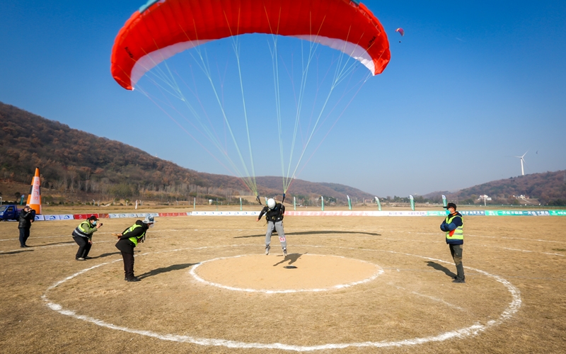 湖北省滑翔伞锦标赛成功举行。