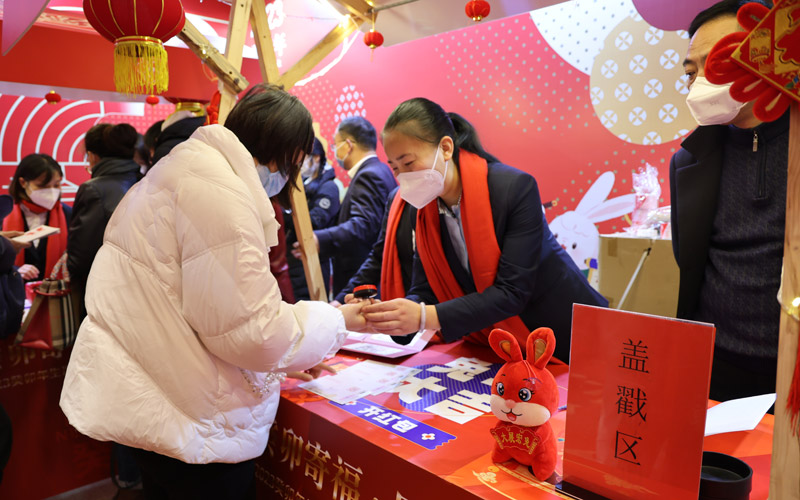 中国邮政在武汉发行《癸卯年》特种邮票一套两枚。肖芳摄