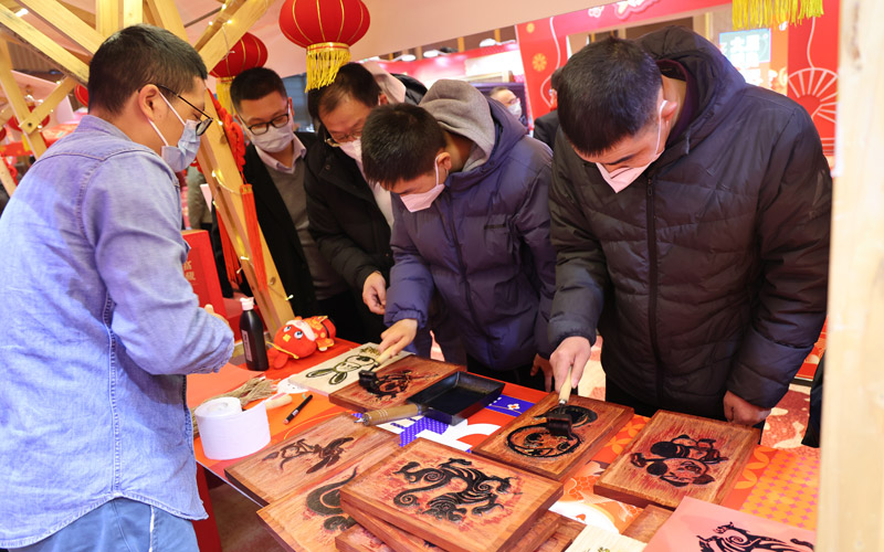 中国邮政在武汉发行《癸卯年》特种邮票一套两枚。肖芳摄