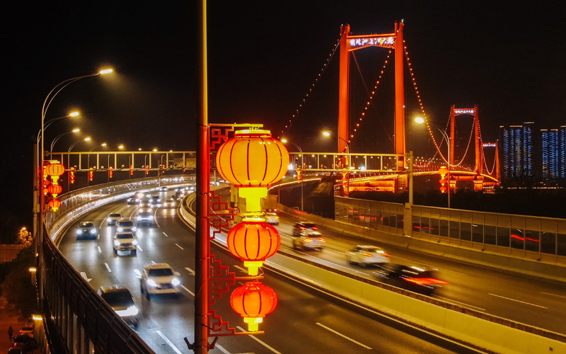 湖北武漢：萬盞彩燈喜迎新春 2萬余紅燈籠點亮江城