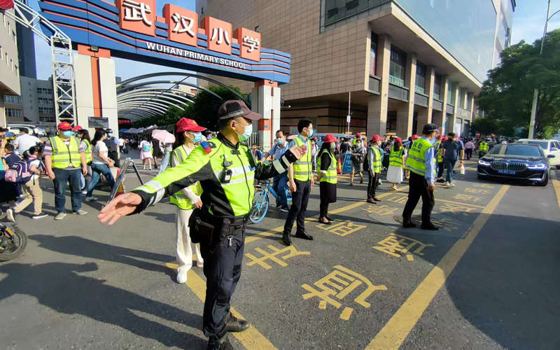 “警校家”护安保畅。