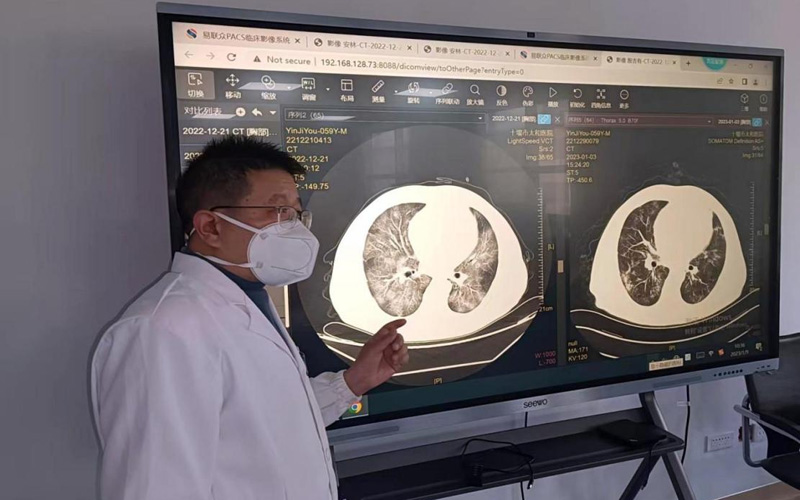 安某出院前最后一次查房。钟泽宇拍摄