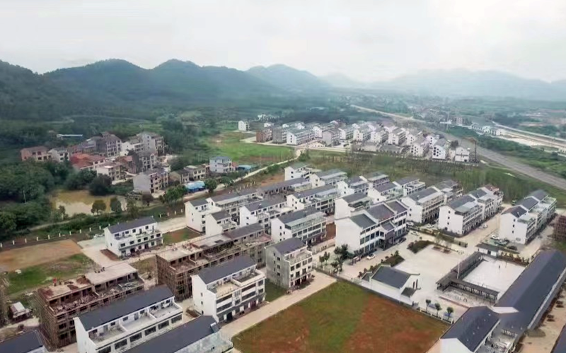 五里墩村鸟瞰图。黄梅县委宣传部供图