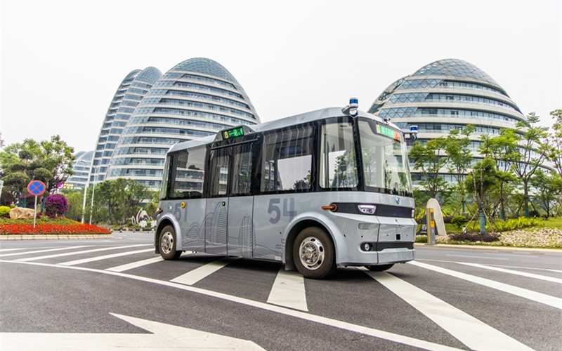 武汉经开区全域支持智能网联汽车测试。