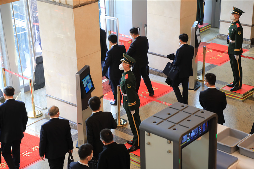 武警官兵全力做好湖北省“两会”安保【2】