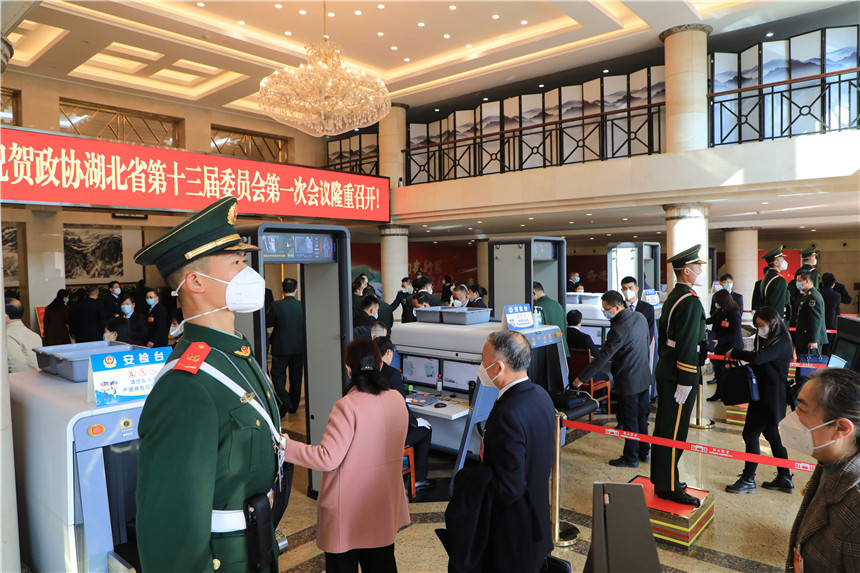 武警官兵全力做好湖北省“两会”安保【3】
