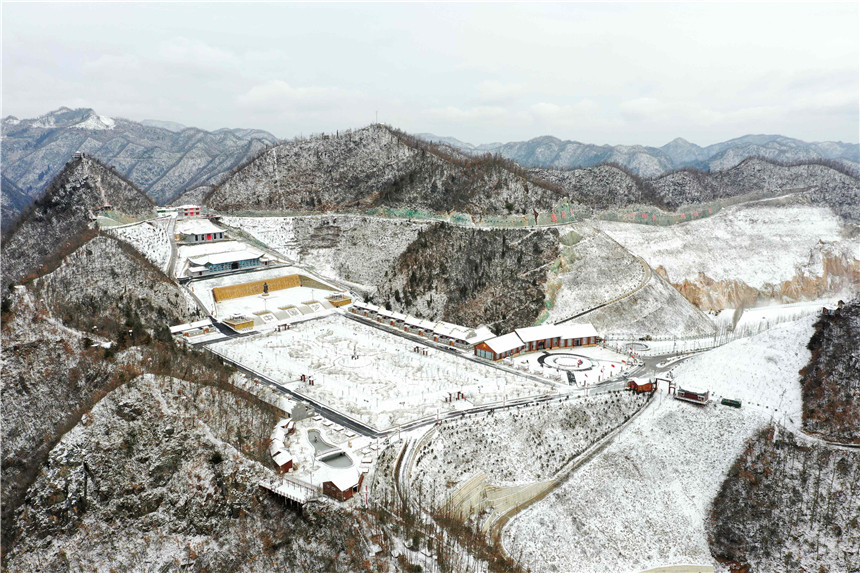 湖北保康：冬雪落山村 清新似水墨