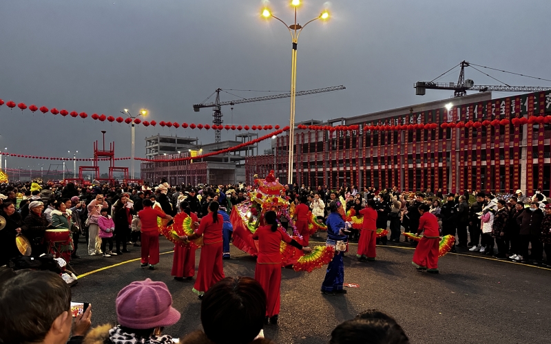 湖北来凤土家非遗民俗展演闹元宵。