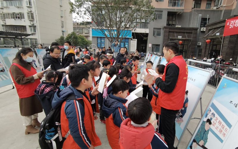湖北咸宁“共同缔造”暨国家安全“进社区”活动现场