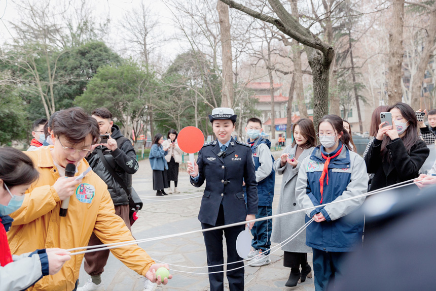 湖北武漢：戶外交通課讓學生們邊玩邊學