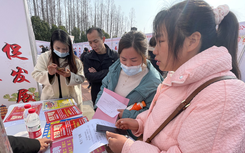 武汉东西湖:“零工驿站”促就业 春风行动暖民心【5】