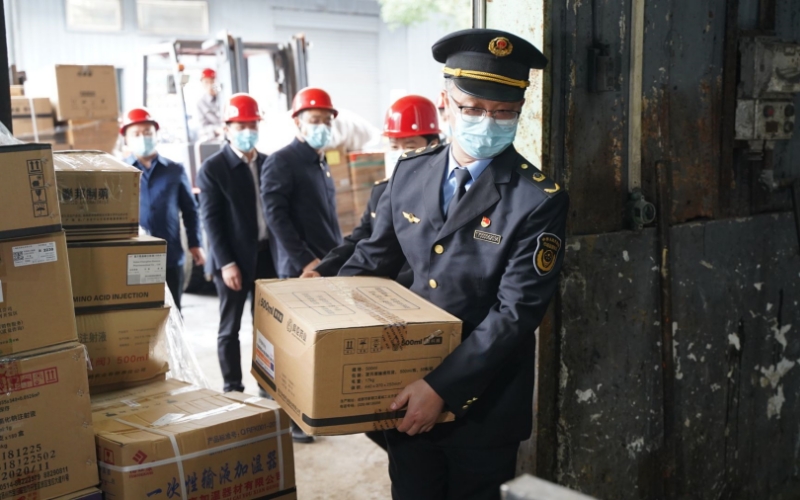 湖北集中销毁假劣药品76.9万余瓶（盒）。
