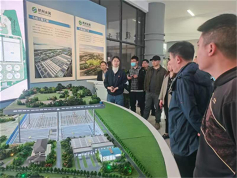 武汉市生态环境局参训干部现场教学、实践交流相结合。