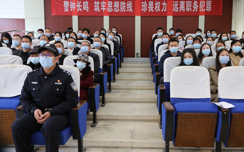 曾都区党员干部旁听庭审，以案为鉴，远离职务犯罪。