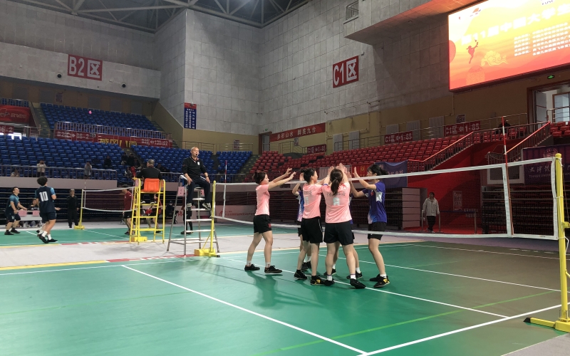 甲组女子三人团体小组赛，杨黄玲、崔晓霞、欧玉莹(从左到右)。金宁摄