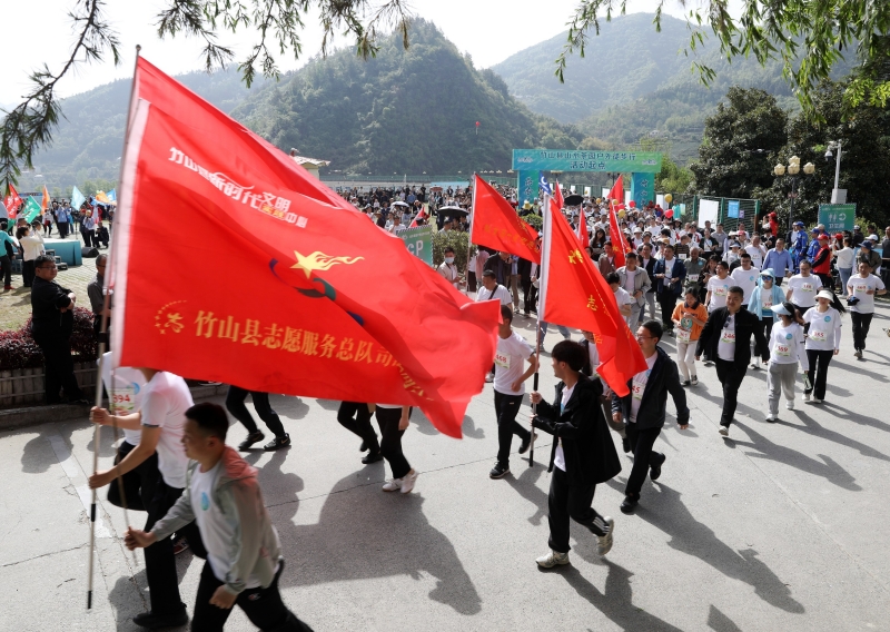 竹山县山水茶园户外徒步活动现场