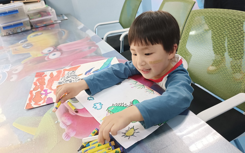 孩子绘制读书卡封面